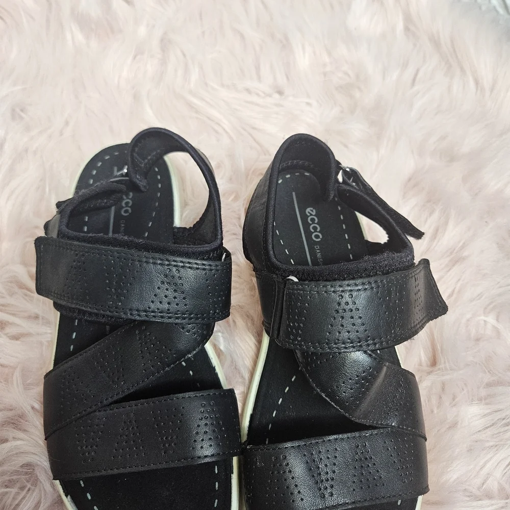 Ecco Black Sandals Comfortable Flip Flops
